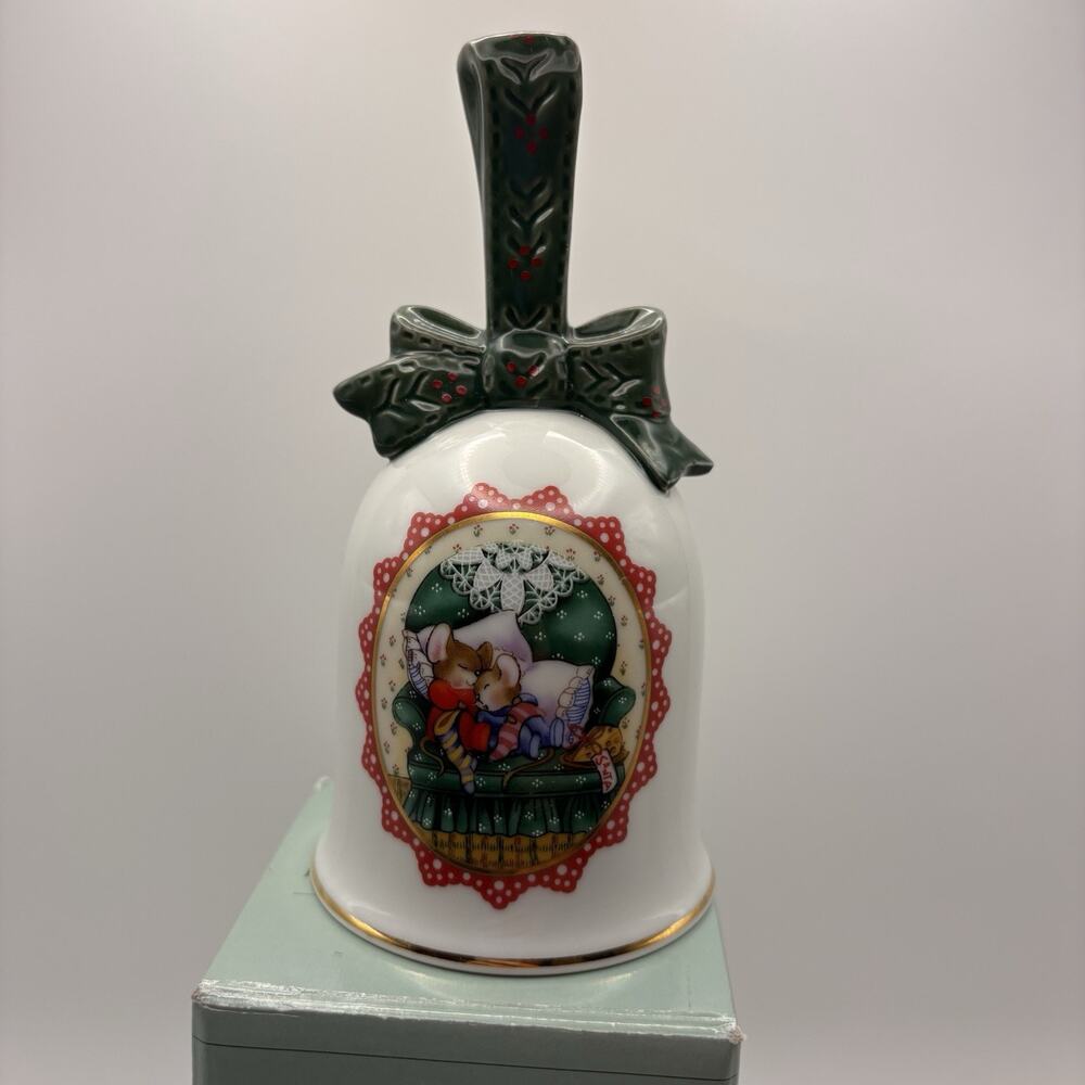 Avon Christmas Bell “ Waiting For Santa” 1990 - Vintage - Porcelain With Box